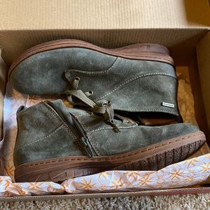 Comfortiva Army Green Suede Forli Boots (NEW IN BOX)